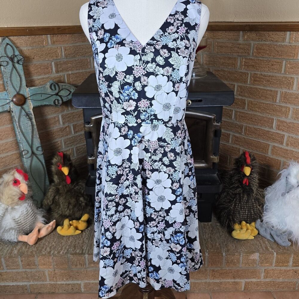 Ann Taylor Fit and Flare Sleeveless Floral Dress Size 6